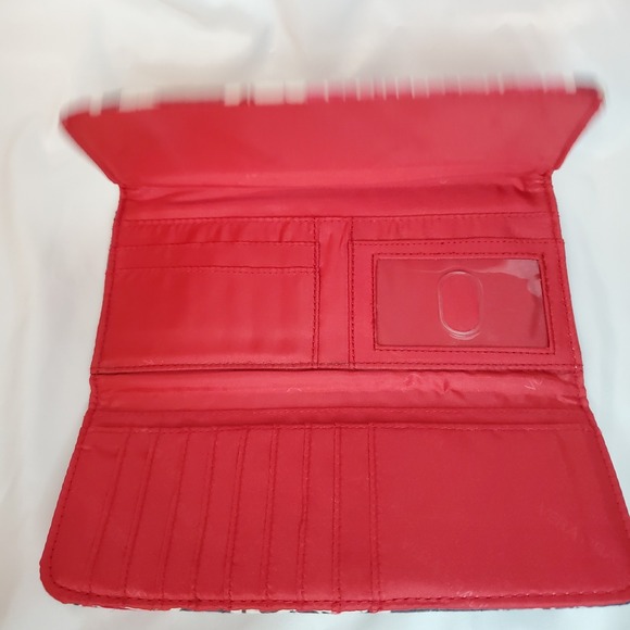 Vera Bradley Magnetic Closure‎ Quilted Cheery Blossoms Trifold Wallet - Picture 2 of 3